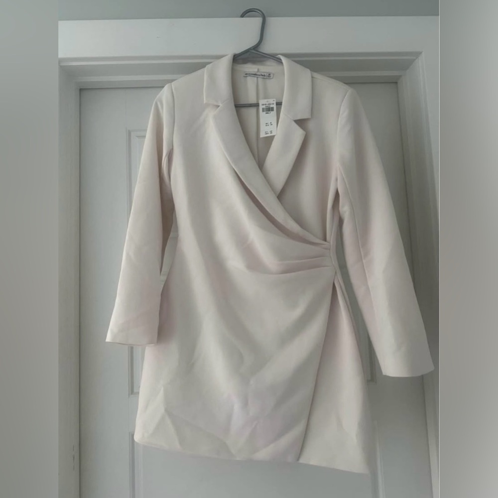 Abercrombie & Fitch wrap front white blazer dress